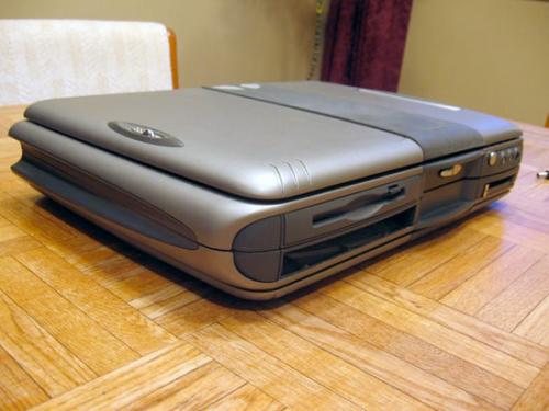 Взрыв из прошлого: ноутбук-гигант с двумя 13,3" поворотными дисплеями