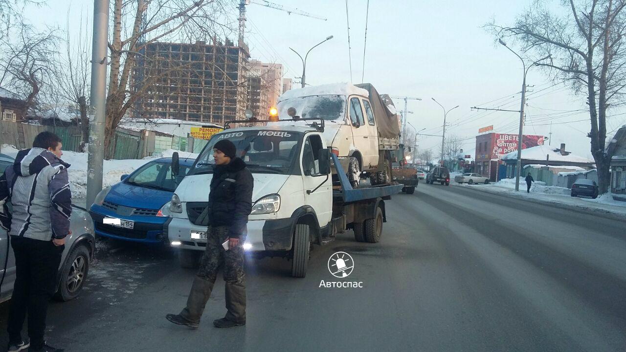 В Новосибирске произошло ДТП «ГАЗели» и иномарки