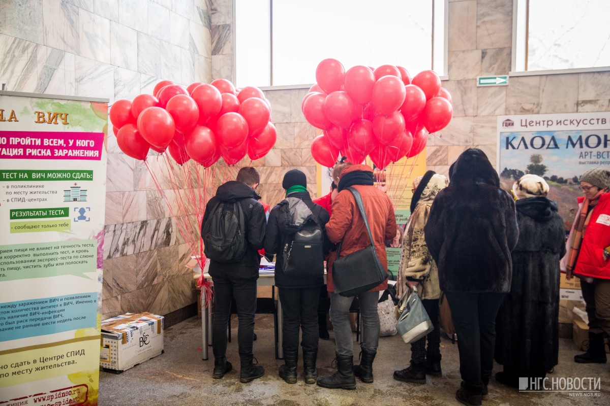 Презервативы ко Дню всех влюблённых ‍начали дарить на площади Ленина