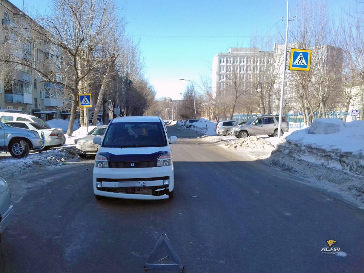 Новосибирск: микроавтобус въехал в натянутый трос на Гоголя
