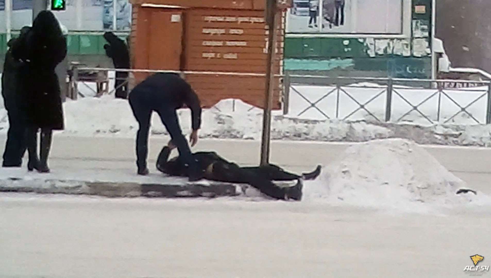 Пьяный пешеход был сбит водителем Honda в Новосибирске