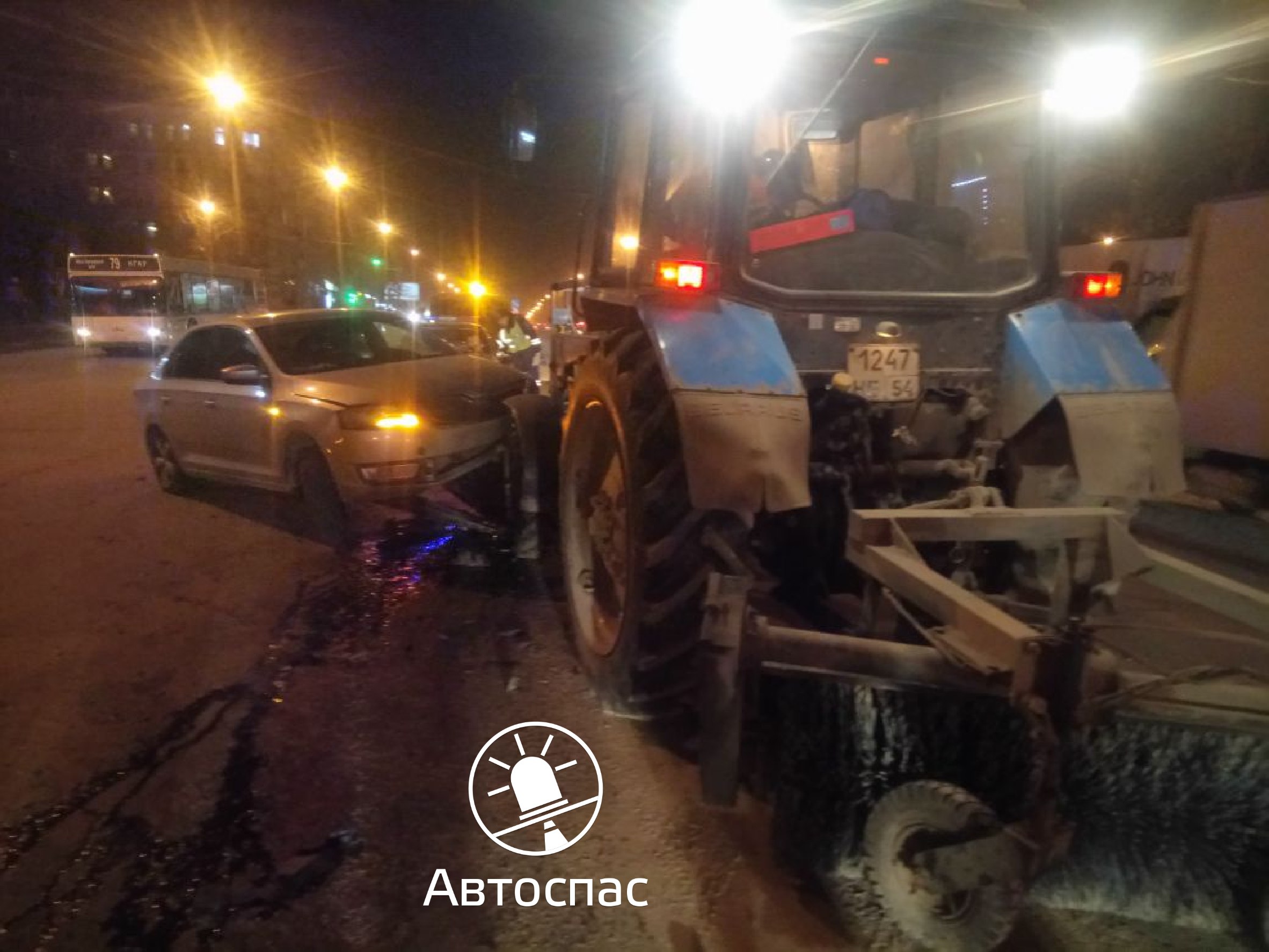 Пьяный водитель Skoda врезался в трактор и пытался скрыться в Новосибирске‍