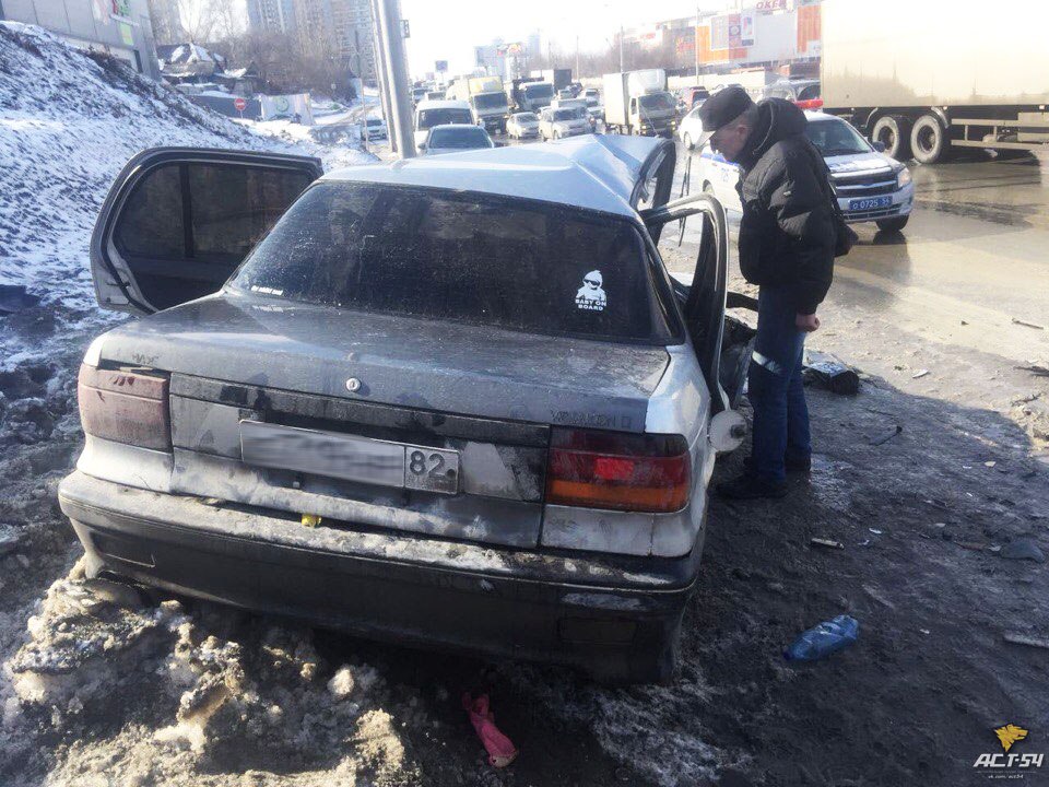 Три человека пострадали в массовом ДТП на Ипподромской в Новосибирске