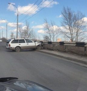 В Новосибирске Toyota Corolla‍ попала в ДТП на встречке