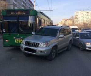 Жестое ДТП с троллейбусом в Новосибирске, пострадал водитель Toyota