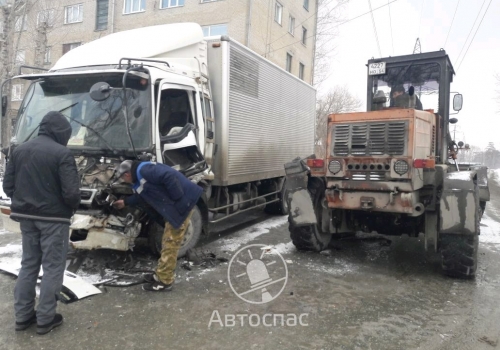 В Первомайском районе произошло ДТП грейдера и грузовика
