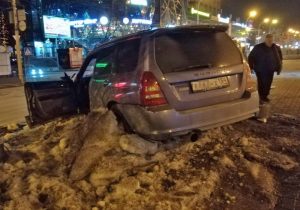 Жесткое ДТП в центре Новосибирска‍ - машины остались без колес