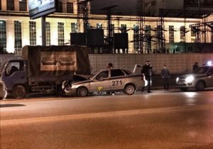 В Новосибирске произошло ДТП автомобиля ГИБДД с грузовиком