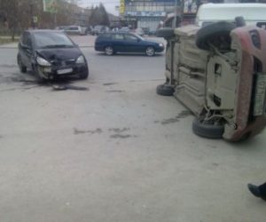 ДТП в Новосибирске: Datsun перевернулся на бок