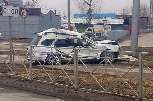 В Новосибирске «КамАЗ» расплющил "Тойоту", водителя зажало в салоне