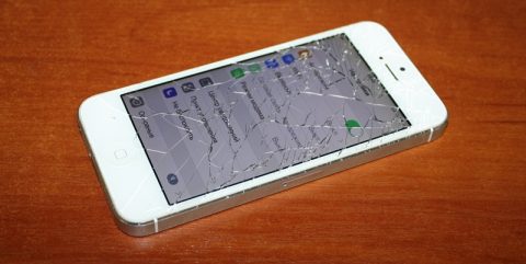 Что делать если разбилось стекло на айфоне?