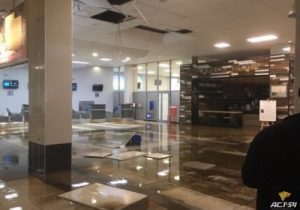 В аэропорту Толмачёво прорвало трубы и терминал А затопило водой