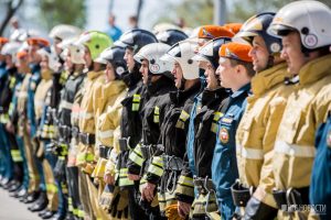 «Вертикальный вызов»: пожарные устроили скоростной забег на высотку‍
