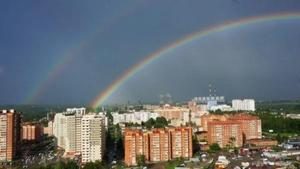 В небе над Новосибирском раскинулась необычно яркая двойная радуга‍