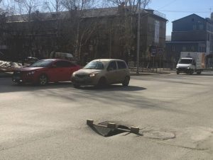 Ремонту дорог в Бердске мешают провалившие колодцы