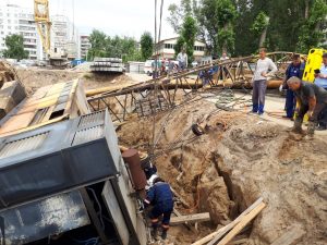 Спасатели Новосибирска вытащил двух рабочих из-под строительного крана