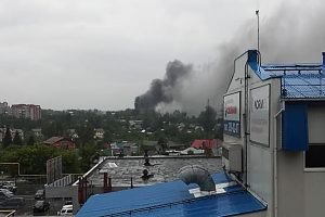 Сразу 3 автобуса загорелись в Новосибирске во время грозы