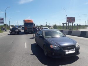 ДТП на Бердском шоссе: фура столкнулась с «Субару» и собрала пробку‍