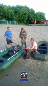 Спасатели Новосибирска спасли рыбака с перевернувшейся лодки