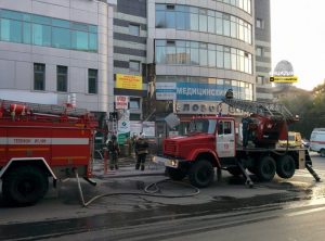 Сотрудников делового центра «Геос» в Новосибирске эвакуировали из-за пожара