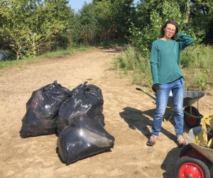 Активисты Новосибирска вынесли с аванпорта шлюза десяток мешков с мусором‍