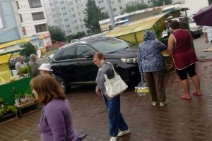 ДТП в Новосибирске: "Лексус" снес торговую палатку‍