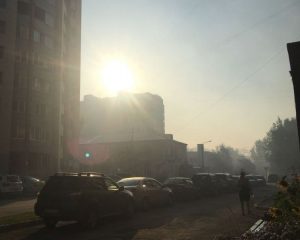 Смог от горящей мусорной свалки Бердска накрыл город и трассу Р-256‍