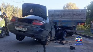 Женщина-водитель насмерть разбилась о грузовик на Бердском шоссе