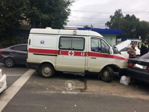Тройное ДТП со "Скорой помощью" в Новосибирске - пострадал ребенок