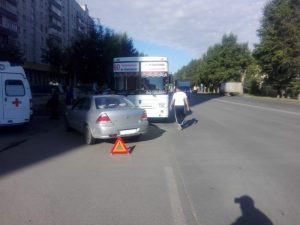 ДТП на Титова: двух пассажиров увезли на "скорой"