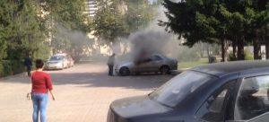 У здания администрация Новосибирска вспыхнул автомобиль