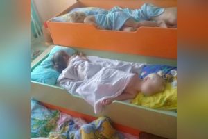 Закрыли новосибирский садик, где дети спали на полу