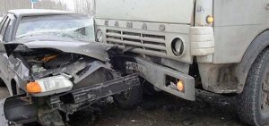 Камаз раздавил иномарку в Убинском районе‍, погиб водитель