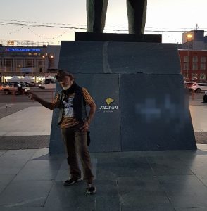 Полиция Новосибирска задержала нарисовавшего свастику на памятнике Ленину