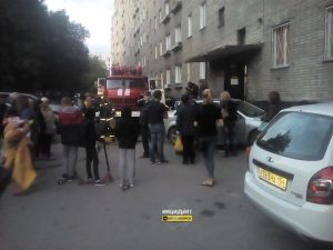 Пожар в Новосибирске: детей на руках выносили из горящего дома