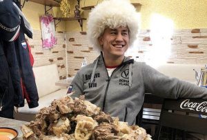 Новосибирский борец Роман Власов надел папаху и поддержал Хабиба Нурмагомедова‍