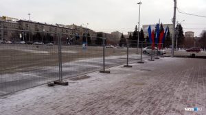 Новосибирск: на площади Ленина перекрыли парковку