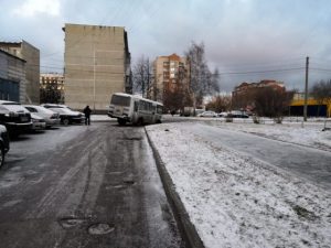 Бердск: автобус провалился в яму в центре города