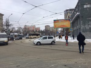 ДТП в Новосибирске: семь трамваев № 13 застряли у кольца за оперным
