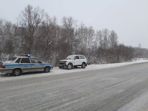 Неизвестный водитель устроил ДТП на трассе в Новосибирской области и сбежал