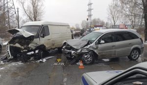 Лобовое ДТП в Новосибирске: пострадали двое детей