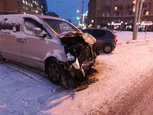 ДТП с Hyundai в Новосибирске: пострадала пассажирка Renault