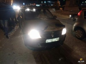 ДТП в Новосибирске: такси протащило пенсионерку 15 метров на капоте
