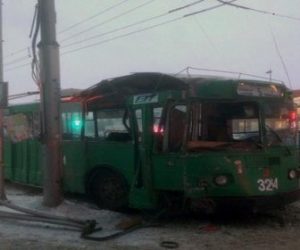 Новосибирск: на площади Ленина столкнулись троллейбус и автобус