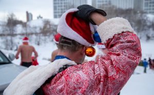 Полуголые Деды Морозы пробежались по Новосибирску