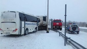 Автобус с пассажирами попал в ДТП в Новосибирской области