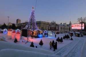 Мэр Локоть открыл новогодний городок на площади Ленина
