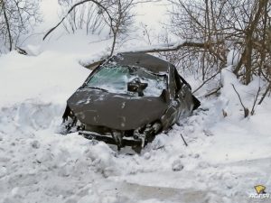 ДТП под Новосибирском: машина опрокинулась в кювет, водитель остался жив