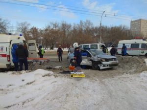 Три автомобиля столкнулись в Ленинском районе Новосибирска