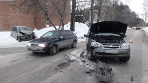 В Академгородке угнали такси и избили водителя